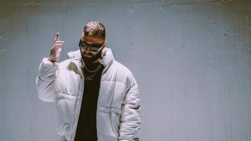 Majk publikon baladën “Para se me shku”