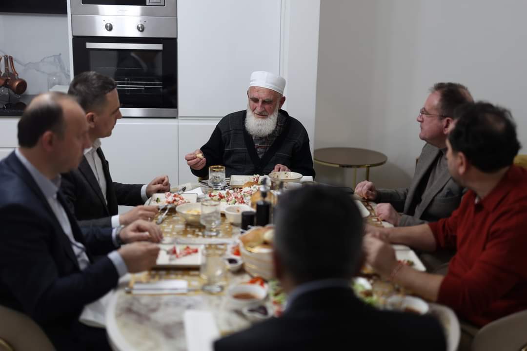 Liderët e koalicionit VLEN në konakun e hoxhës Mulla Ejub Selmani